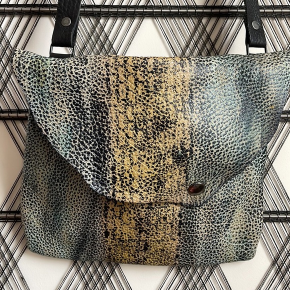 Tandy Leather handmade small crossbody blue yellow green black snap adjustable - Picture 8 of 15